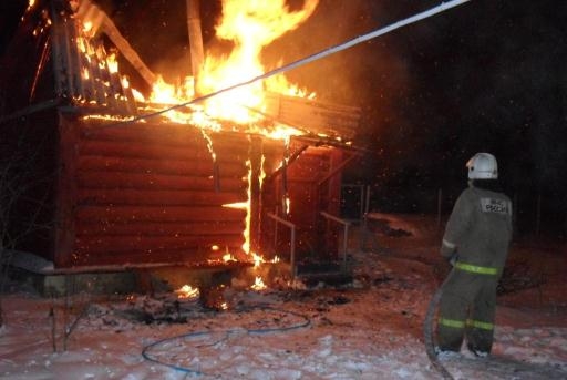 В Быковском районе из-за пожара в бане эвакуировали 10 человек