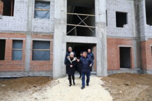 Бочаров проверил строительство корпуса онкодиспансера в Волгограде