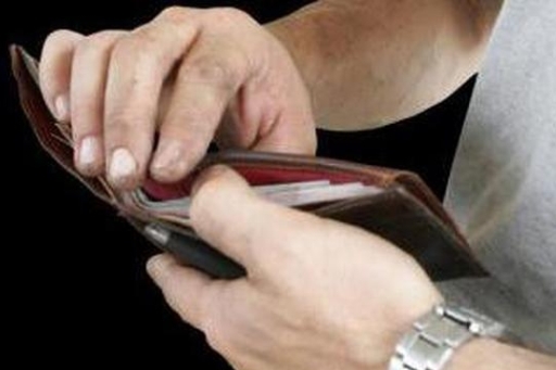 Трое волгоградцев ограбили 50-летнего жителя Подмосковья на АЗС