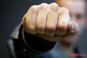28-летний мужчина избил двух падчериц палкой за отказ делать уроки