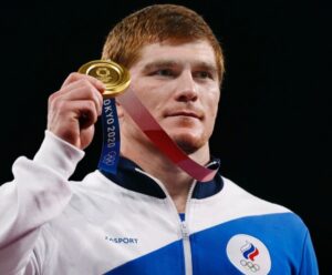 Борец Муса Евлоев завоевал золото Олимпийских игр