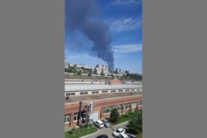 На севере Волгограда вспыхнул пожар