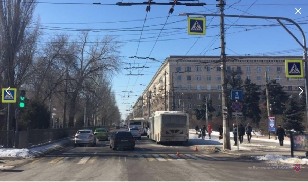 В Волгограде на улице Порт-Саида автобус сбил 48-летнюю женщину