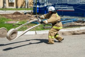 Затянуло дымом весь центр: в Волгограде потушили пожар на свалке