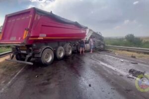 В тройном ДТП в Волгоградской области погиб человек