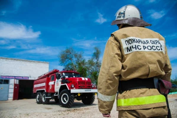 На севере Волгограда из-за замыкания электропроводки сгорел дачный дом