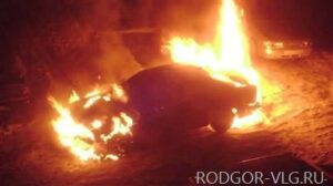 В Волгограде из-за Ford Foсus сгорела Тoyota Rav 4