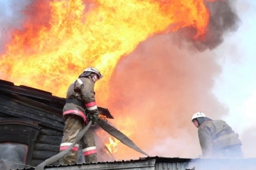 На пожаре в Волжском погиб неизвестный мужчина