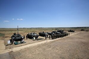 Под Волгоградом мотострелки ЮВО осваивают вождение боевой техники