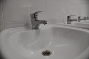 Из-за коммунальной аварии лишились воды 9 домов в Волгограде