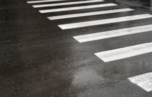 В Волгоградской области на пешеходном переходе сбили девушку