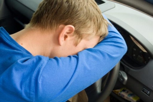 В Вологограде угонщик заснул за рулём украденного авто