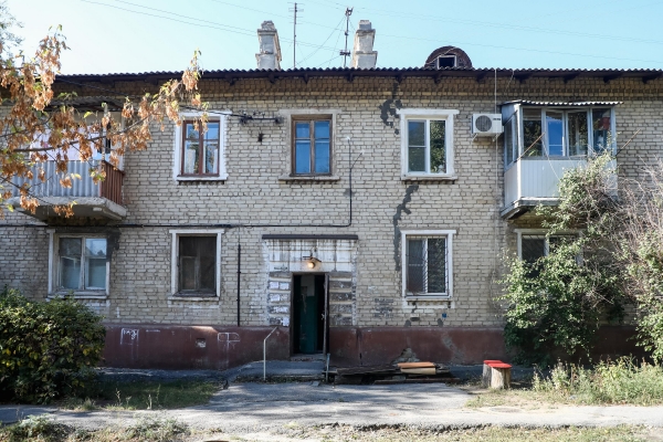 Жители старой двухэтажки на Тракторном: «Зима близко. И мы ее боимся»