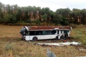 Под Волгоградом в аварию попал пассажирский автобус: семеро пострадавших