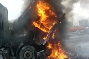 На трассе под Волгоградом горел МАЗ 2006 года