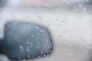 Волгоградцам посоветовали, как справиться с запотеванием стекол в авто