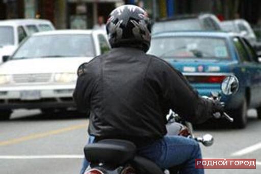 В Камышине из машины «Почты России» мотоциклист украл 5 млн