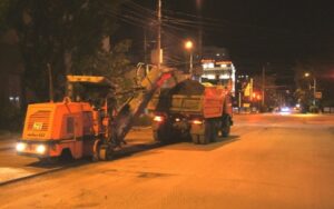 В Волгограде на улице Двинской обновляют проезжую часть