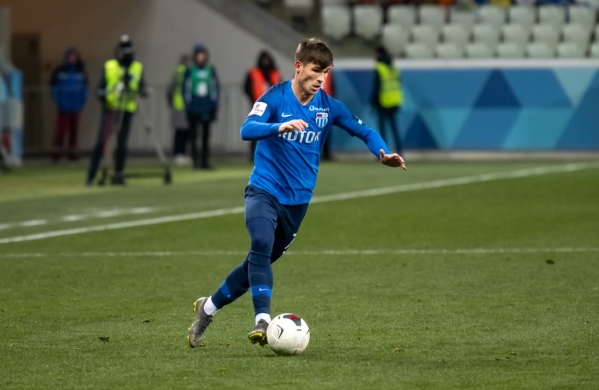 Волгоградский «Ротор» покинул хавбек Владимир Лобкарев