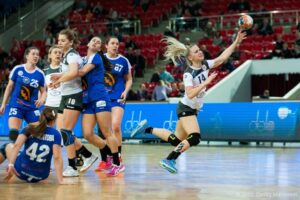 Волгоградские гандболистки второй раз за два дня проиграли астраханкам