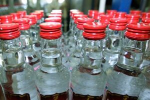 Отец с сыном торговали контрафактным алкоголем в Михайловке