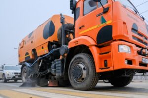 На улицах Волгограда появится новая спецтехника для расчистки ливневок
