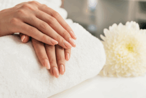 С приходом холодов волгоградцы стали тщательнее ухаживать за руками