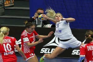 Сборная России по гандболу начала чемпионат Европы с победы