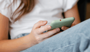 Волгоградских детей обманывают мошенники, притворяясь директорами школ