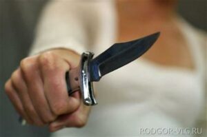 В Волгограде полицейские задержали за поножовщину двух женщин