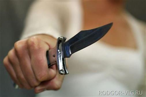 В Волгограде полицейские задержали за поножовщину двух женщин