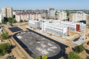 Андрей Бочаров проверил ход строительства новой школы-тысячника в Волгограде