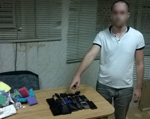 Волгоградца оштрафовали за передачу запрещенных предметов в колонию