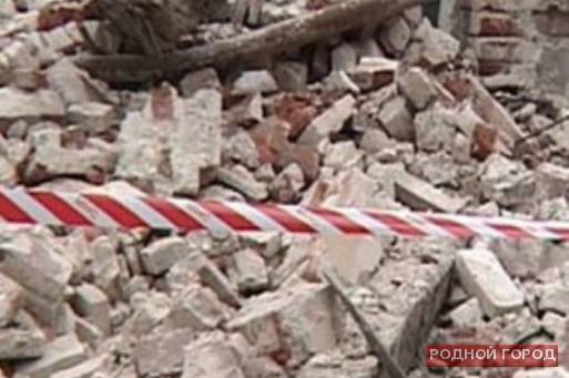 Рабочий погиб при обрушении стены дома в Волгограде