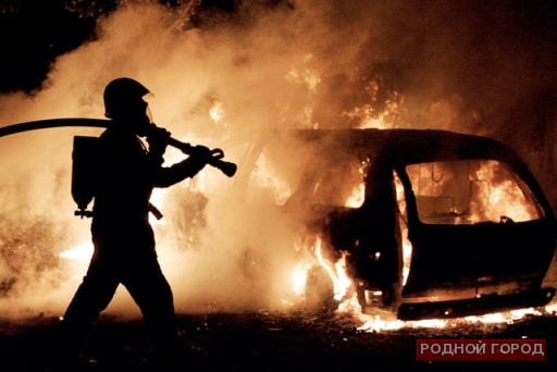 Ночью на западе Волгограда злоумышленники подожгли три катафалка