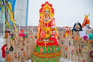 В Волгограде собирают 12-метровую куклу Масленицы