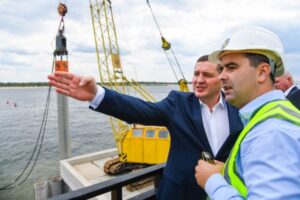 Андрей Бочаров проверил берегоукрепление в Волгограде