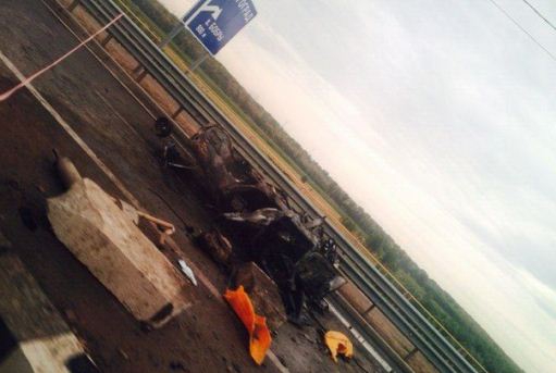 На «танцующем мосту» в Волгограде Opel сгорел вместе с водителем: фото