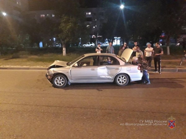 На юге Волгограда ночью пенсионеры устроили ДТП: пострадали 4 человека