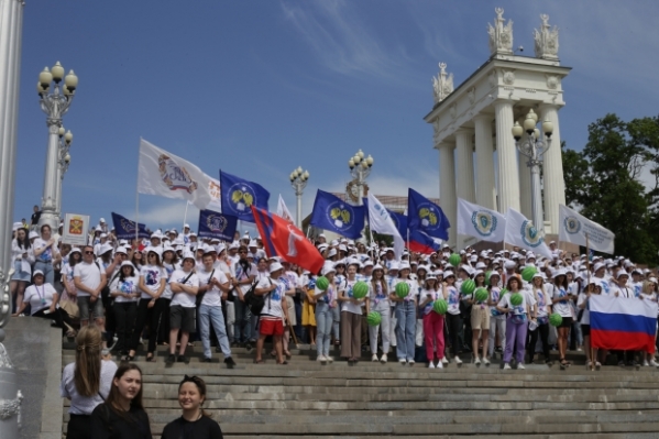 Второй день молодежного фестиваля #ТриЧетыре проходит в Волгограде