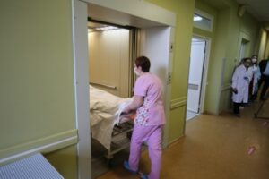 Еще две женщины и трое мужчин умерли от ковида в Волгоградской области