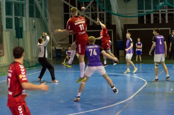 Волгоградский «Каустик» вышел в четвертьфинал Кубка России