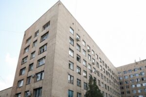 В Волгограде идет борьба за жизнь ребенка, выпавшего из окна