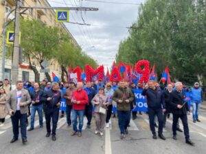 Волгоградцы прошлись на первомайской демонстрации