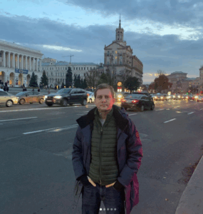 Отец ушел, а мать била: Борис Корчевников раскрыл свои тайны