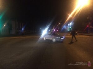 19-летняя волгоградка выпрыгнула из движущейся машины