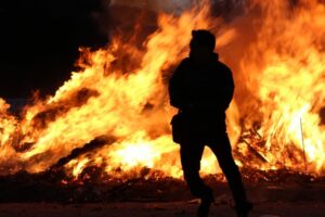 Шалость не удалась: подростки ради шутки сожгли своего друга