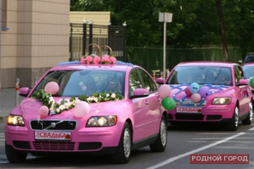 В Волгограде полиция ищет водителей-лихачей свадебного картежа
