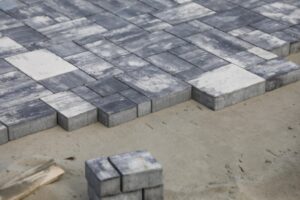 В центре Волгограда завершается реконструкция участка около двух вузов