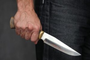 В Волжском 37-летний наркодилер убил кредитора и ранил ножом троих